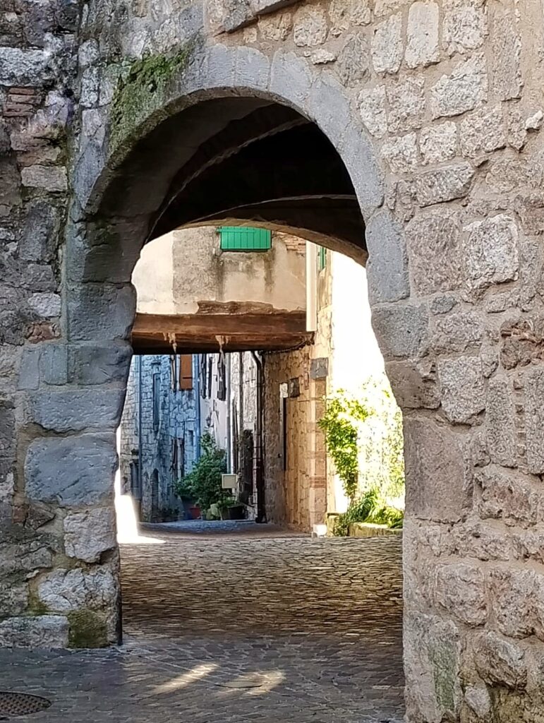 Grab Your Pillow, Castelnau-de-Montmiral