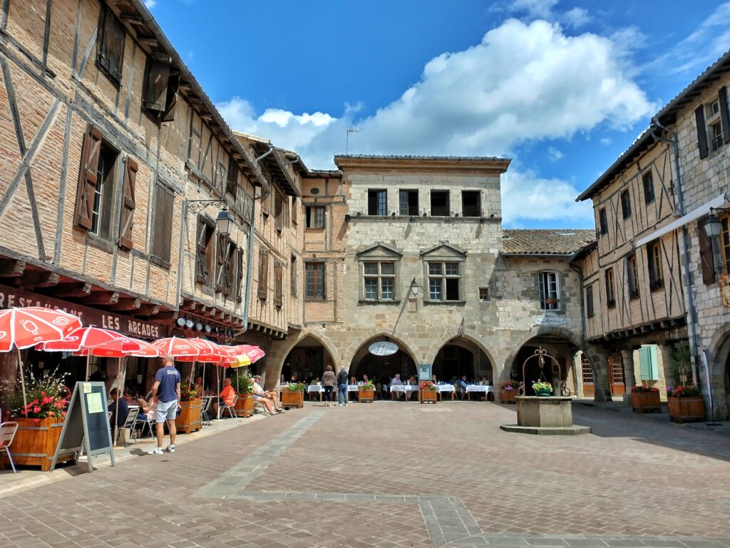 Grab Your Pillow - Castelnau-de-Montmiral