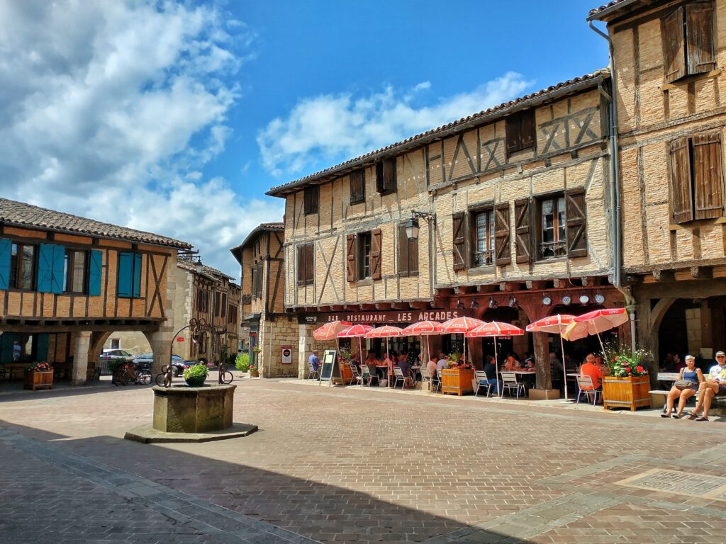 Grab Your Pillow, Place les Arcades, Castelnaue-de-Montmiral