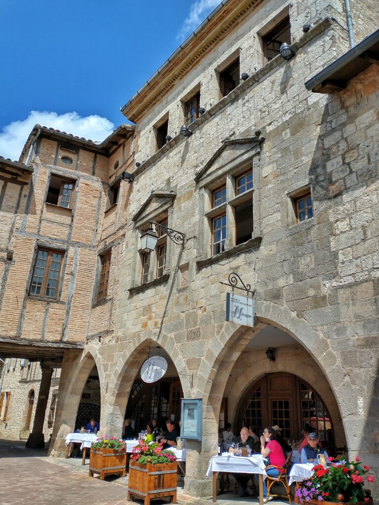 Grab Your Pillow, The Arches, Castelnau-de-Montmiral