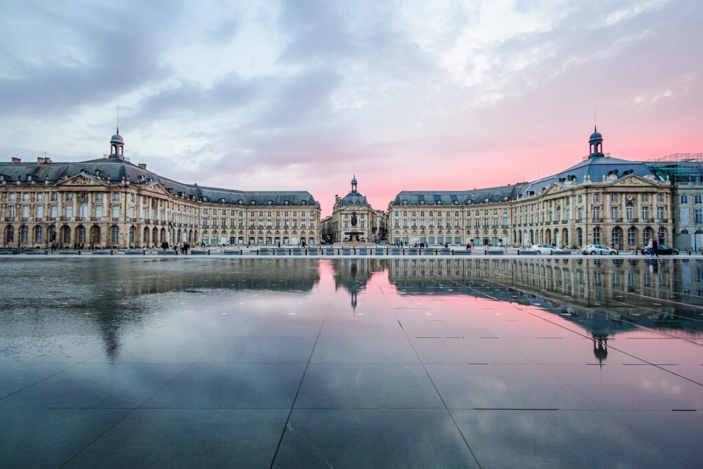 Grab Your Pillow - Place de la Bourse in Bordeaux