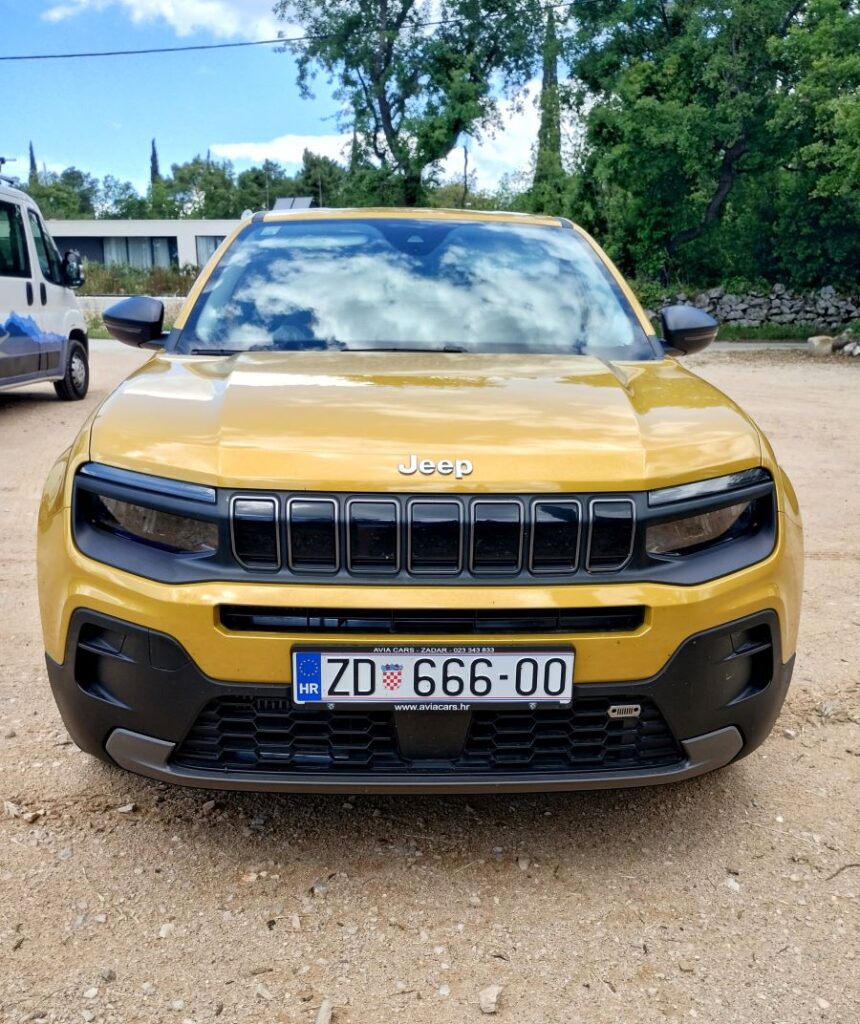 a mustard coloured Jeep car